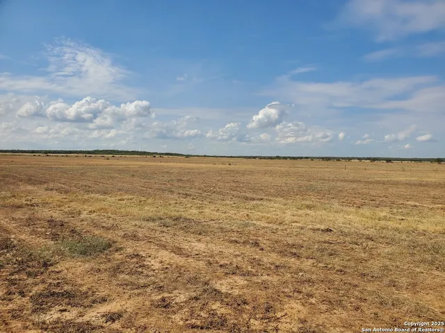 $80,000 | 876 County Road 1670, Moore, TX 78057