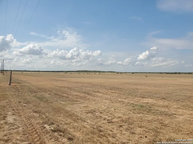 $80,000 | 876 County Road 1670, Moore, TX 78057