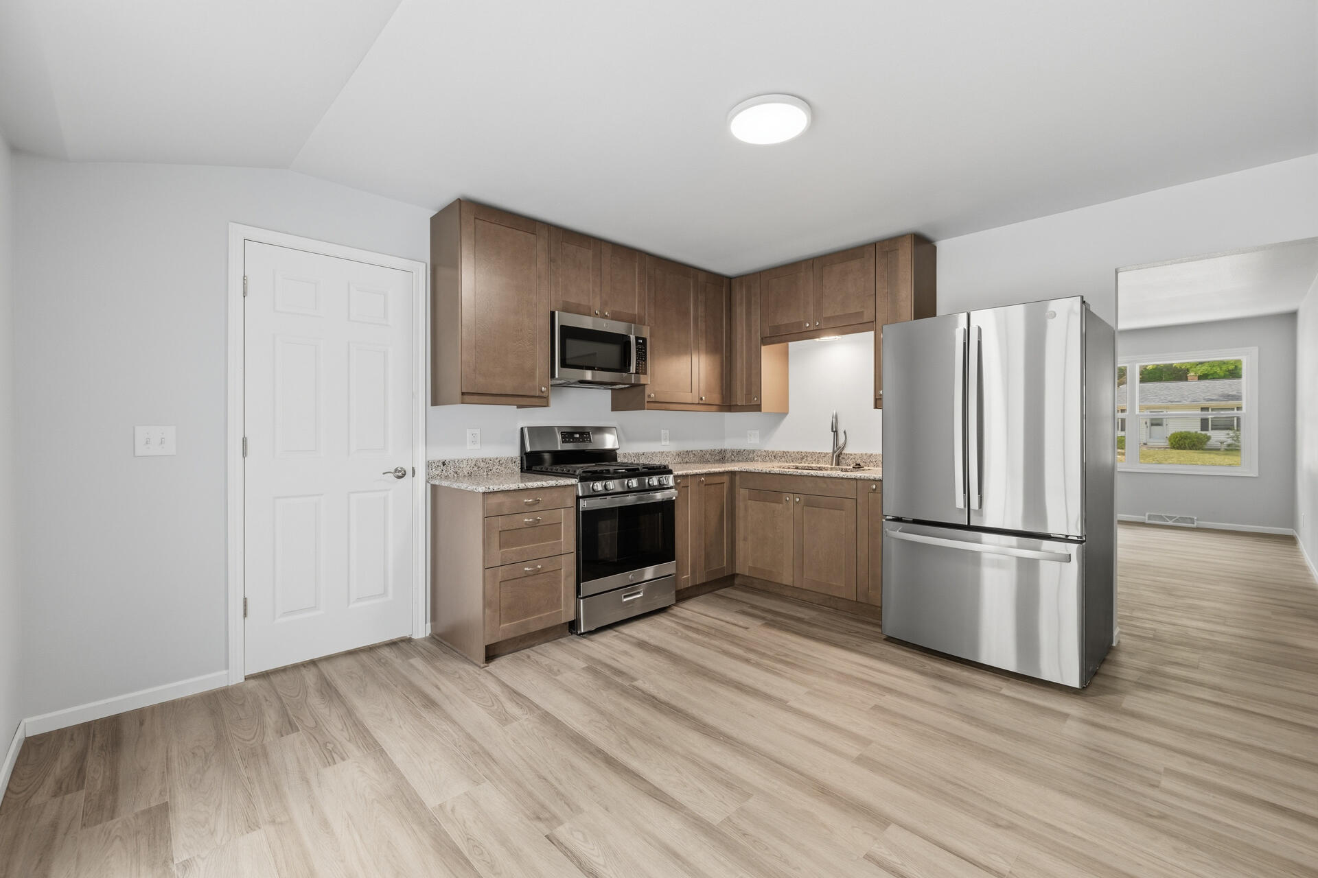 513 Bender Road, Unit 515 West Bend, WI 53090 - Photo 8 of 29 KITCHEN
