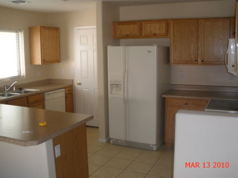 3132 West Pecan Road Phoenix, AZ 85041 - Photo 2 of 7 KITCHEN