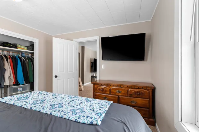 $174,900 | 211 South Oakland Avenue, Oconto Falls, WI 54154