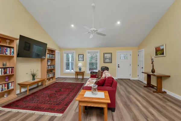 $669,000 | 12 Winchester Lane, Tuftonboro, NH 03850