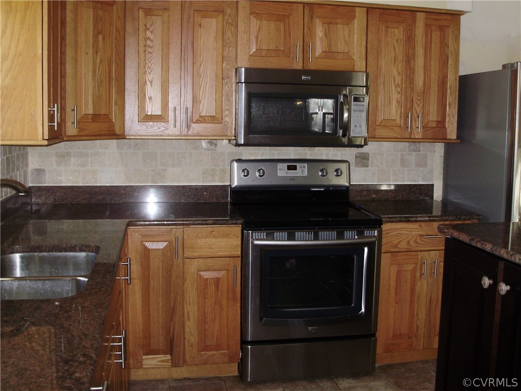 3720 Cottrell Road Richmond, VA 23234 - Photo 8 of 49 Kitchen cabinets and stainless appliances