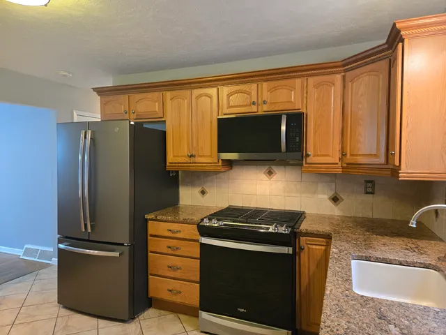 $3,700 | 36 Tina Circle, Bridgeport, CT 06606