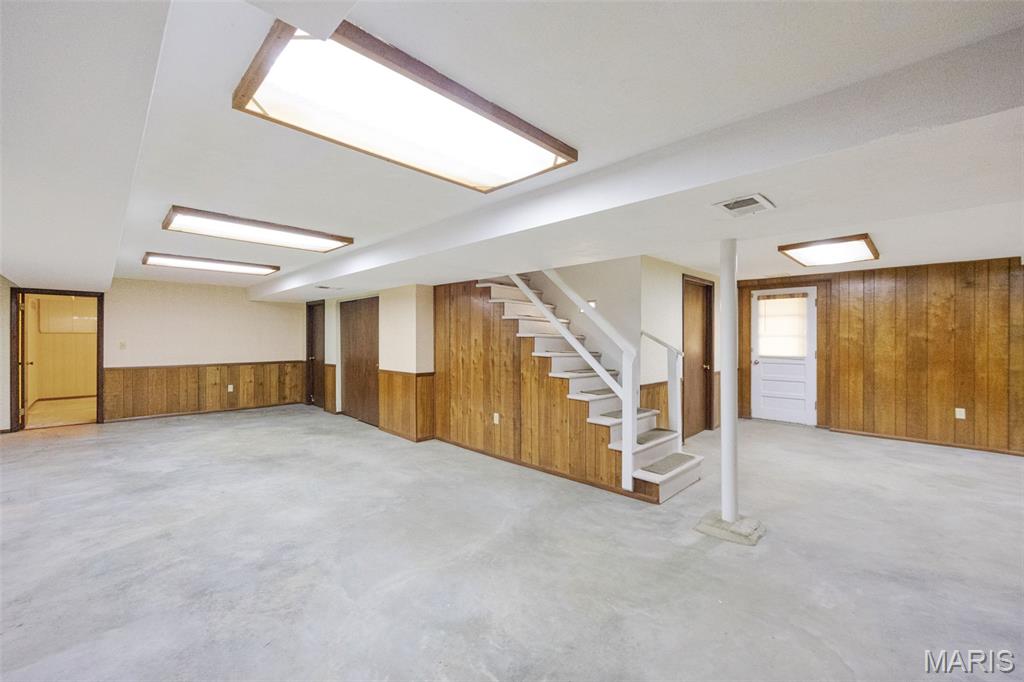 8621 South Laclede Station Road St. Louis, MO 63123 - Photo 22 of 35