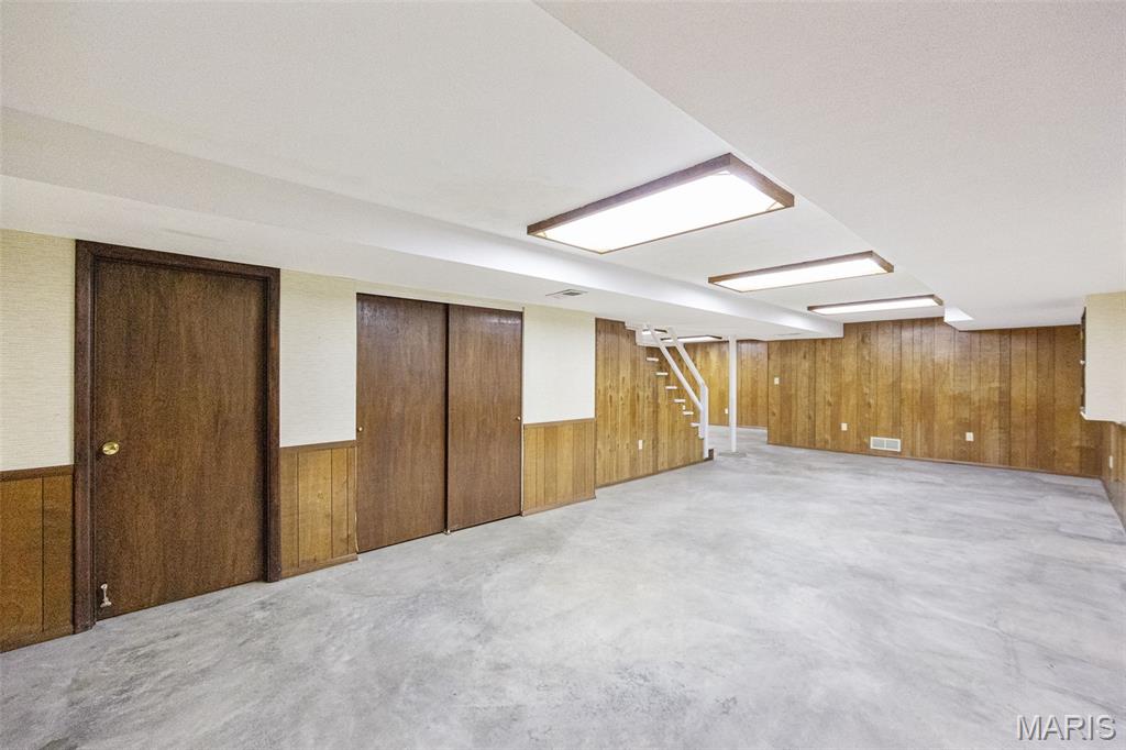 8621 South Laclede Station Road St. Louis, MO 63123 - Photo 23 of 35