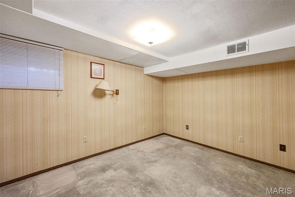 8621 South Laclede Station Road St. Louis, MO 63123 - Photo 25 of 35