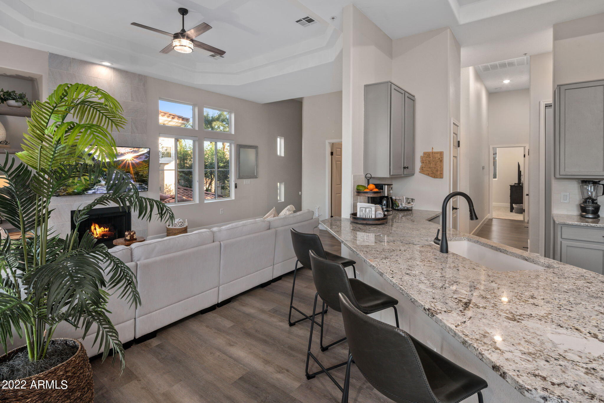 8245 East Bell Road, Unit 243 Scottsdale, AZ 85260 - Photo 5 of 51 Breakfast Bar