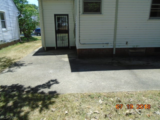 4175 Bluestone Road Cleveland, OH 44121 - Photo 3 of 21