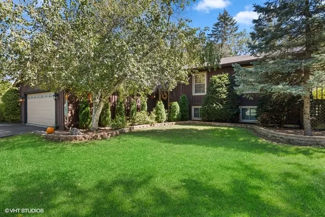 $525,000 | 28855 North Garland Road, Wauconda, IL 60084