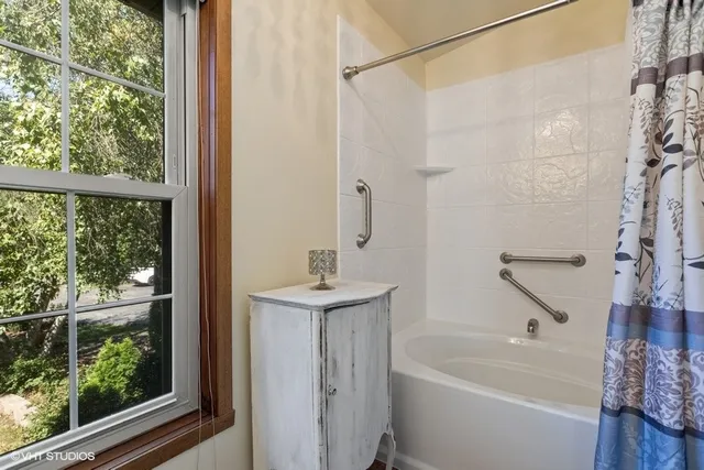 $525,000 | 28855 North Garland Road, Wauconda, IL 60084