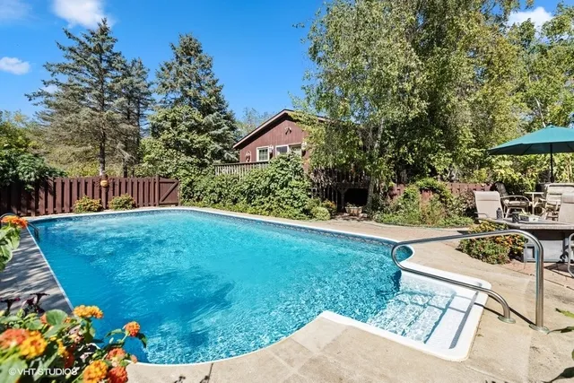 $525,000 | 28855 North Garland Road, Wauconda, IL 60084