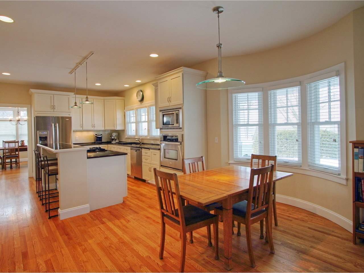 363 Golf Course Road South Burlington, VT 05403 - Photo 3 of 36