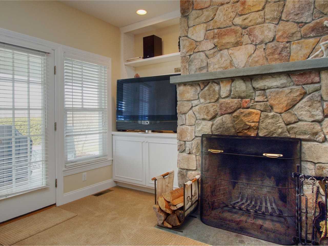 363 Golf Course Road South Burlington, VT 05403 - Photo 4 of 36