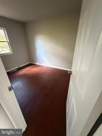 a view of empty room with window