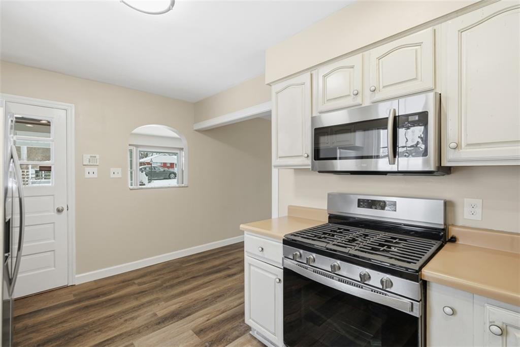 268 Coraopolis Road Coraopolis, PA 15108 - Photo 18 of 50 You'll love the gas stove and cooktop, which has been barely used. The convenient pass through opening from the kitchen to the living room let's you converse with family or guests as you cook.