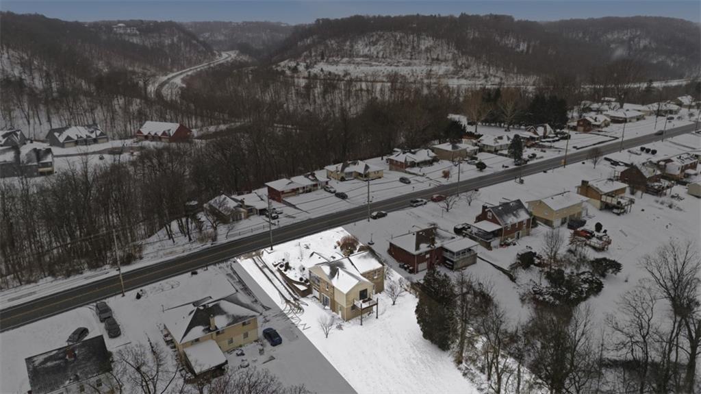 268 Coraopolis Road Coraopolis, PA 15108 - Photo 49 of 50 Just a few minutes down the road to the right is route 79, leading to the commercial area of Robinson Township or North to Wexford and Cranberry. Beyond that interchange is Coraopolis, for additional shopping and recreation.