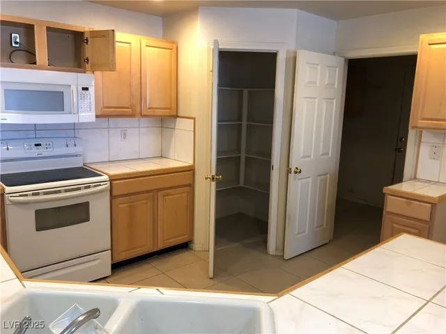 $1,950 | 1951 Jeane Avenue, Pahrump, NV 89048