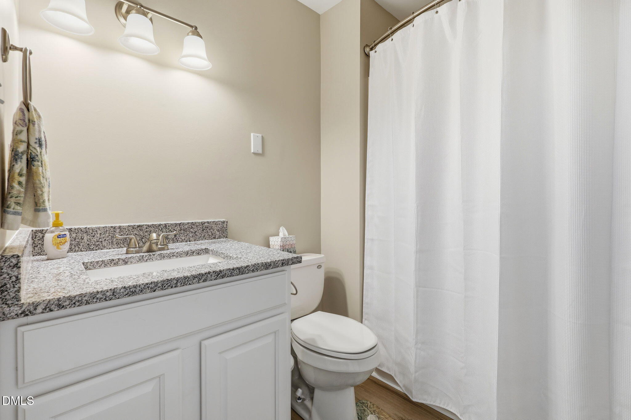 11129 Lakeshore Drive Raleigh, NC 27613 - Photo 23 of 32 Secondary full bathroom