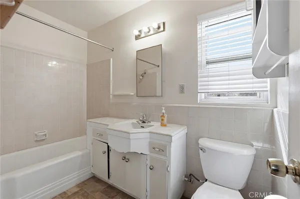 $1,695,000 | 3521 Ocean View Boulevard, Glendale, CA 91208