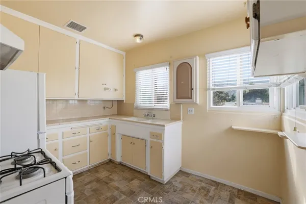 $1,695,000 | 3521 Ocean View Boulevard, Glendale, CA 91208