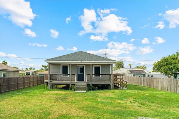 $200,000 | 118 Coral Drive, Rockport, TX 78382