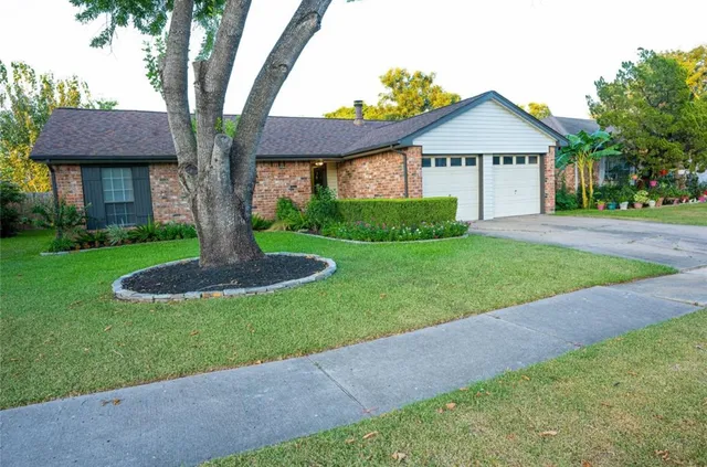 $1,995 | 7027 Tara Drive, Richmond, TX 77469