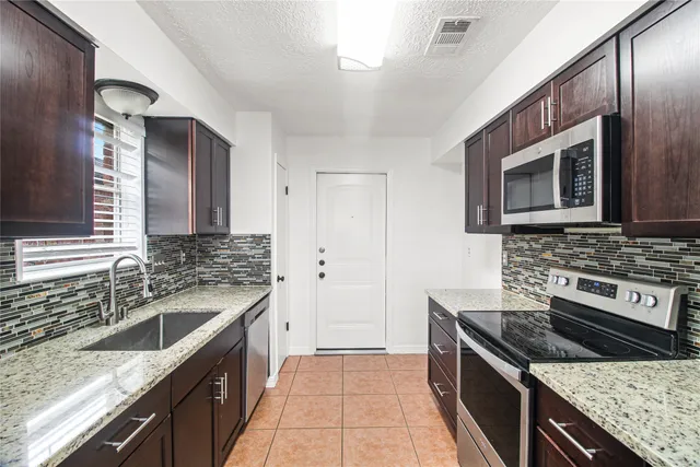 $1,995 | 7027 Tara Drive, Richmond, TX 77469