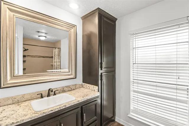 $1,995 | 7027 Tara Drive, Richmond, TX 77469