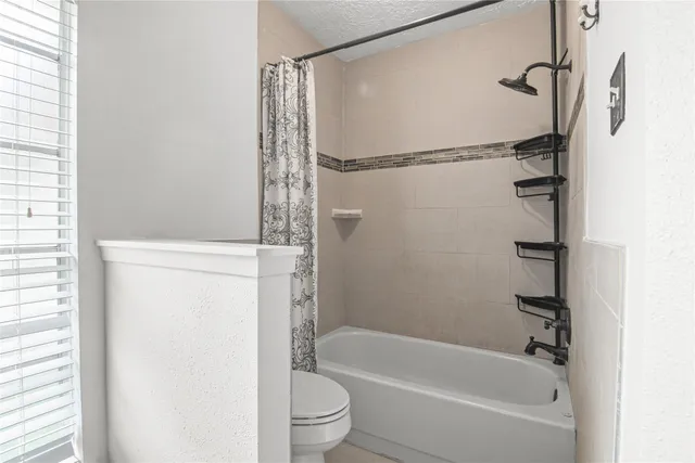 $1,995 | 7027 Tara Drive, Richmond, TX 77469