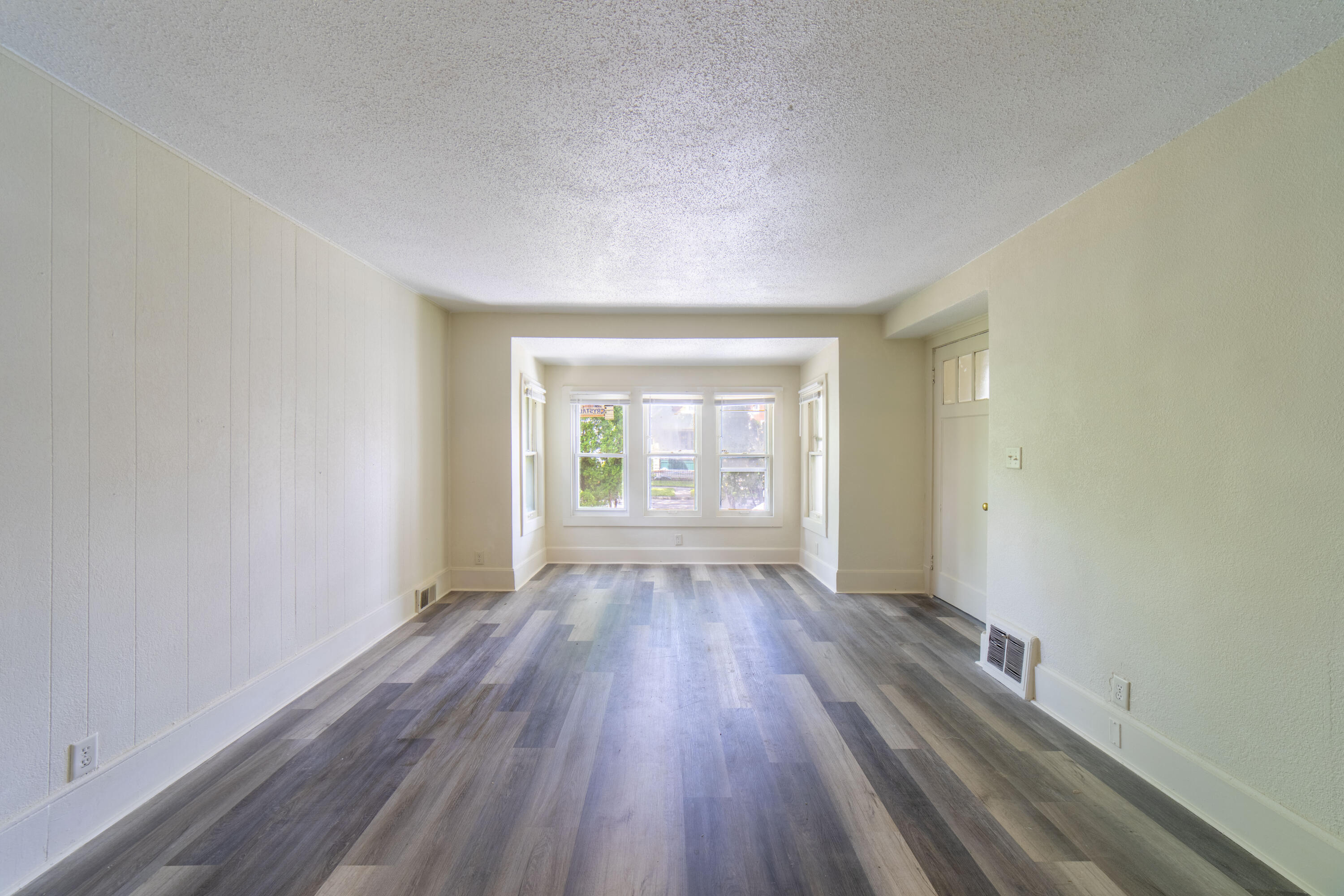 2222 North 51st Street Milwaukee, WI 53208 - Photo 5 of 26 Living Room