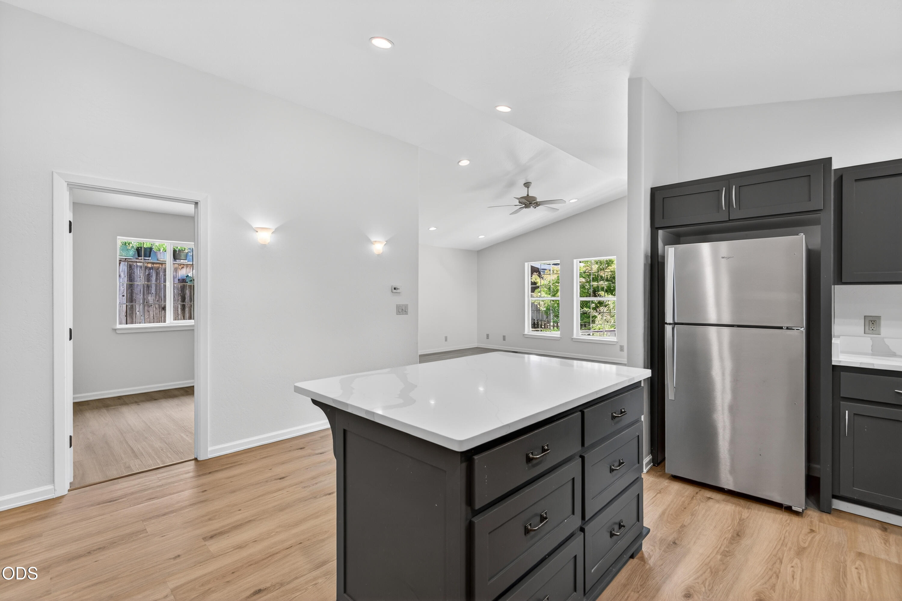 502 South B Street Phoenix, OR 97535 - Photo 9 of 27