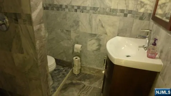 $3,850 | 469 Westview Avenue, Englewood, NJ 07631