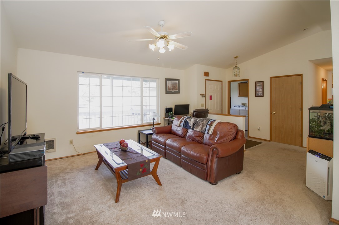 17828 Jordan Street Southwest Rochester, WA 98579 - Photo 3 of 15