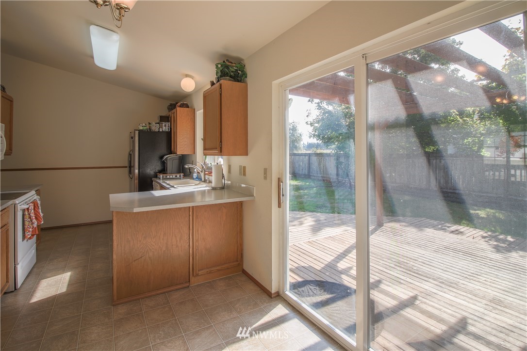 17828 Jordan Street Southwest Rochester, WA 98579 - Photo 5 of 15