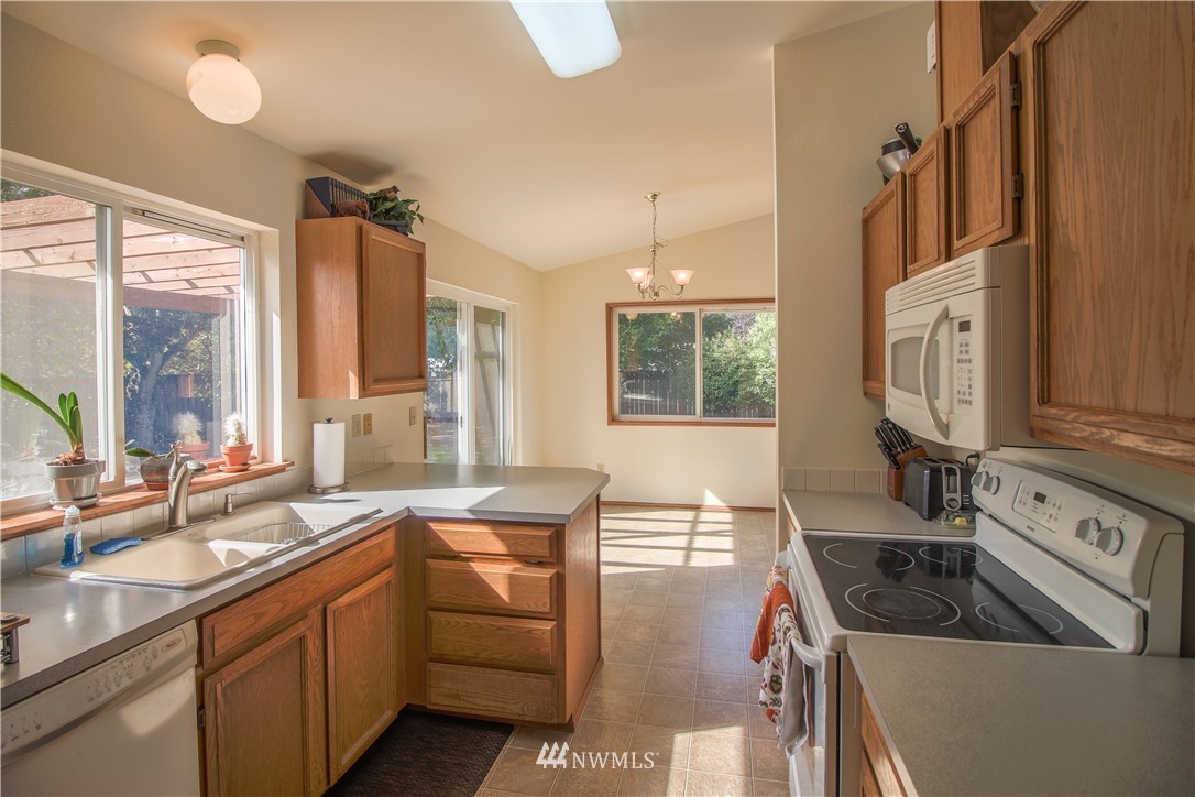 17828 Jordan Street Southwest Rochester, WA 98579 - Photo 6 of 15