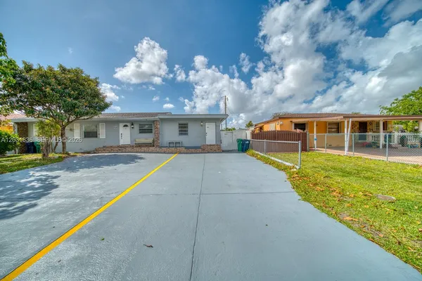 $2,500 | 7622 Southwest 21st Street, Unit 7622, Miami, FL 33155