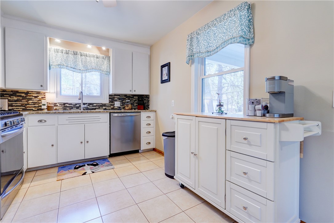 330 Kreag Road Perinton, NY 14534 - Photo 15 of 47