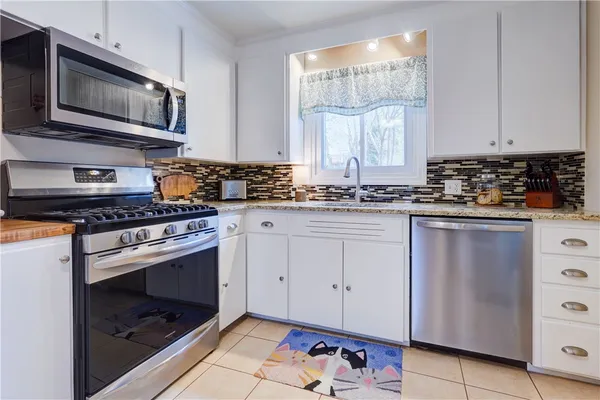 $389,900 | 330 Kreag Road, Perinton, NY 14534