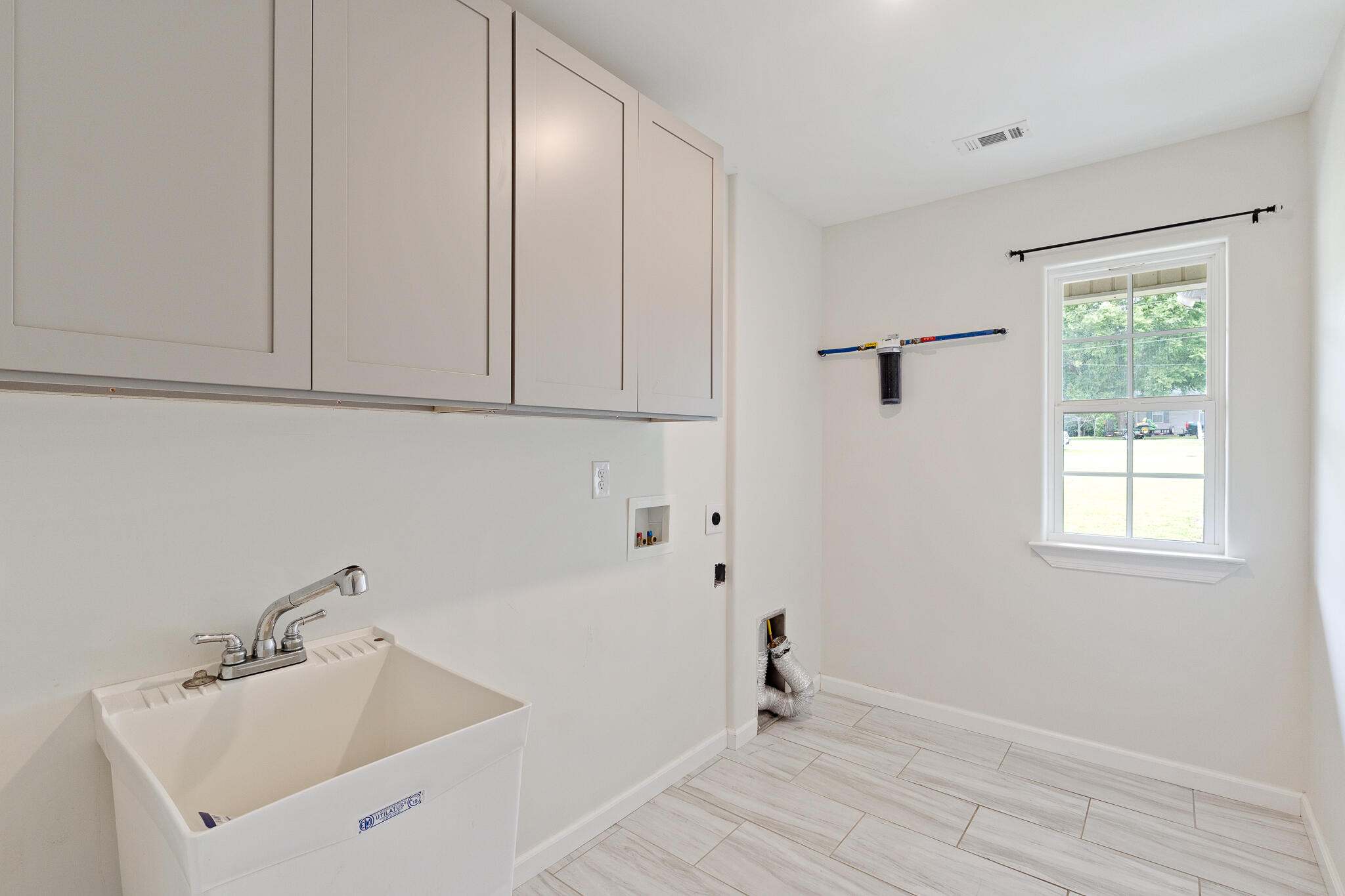11 Summerfield Court Trenton, SC 29847 - Photo 21 of 49 Laundry Room
