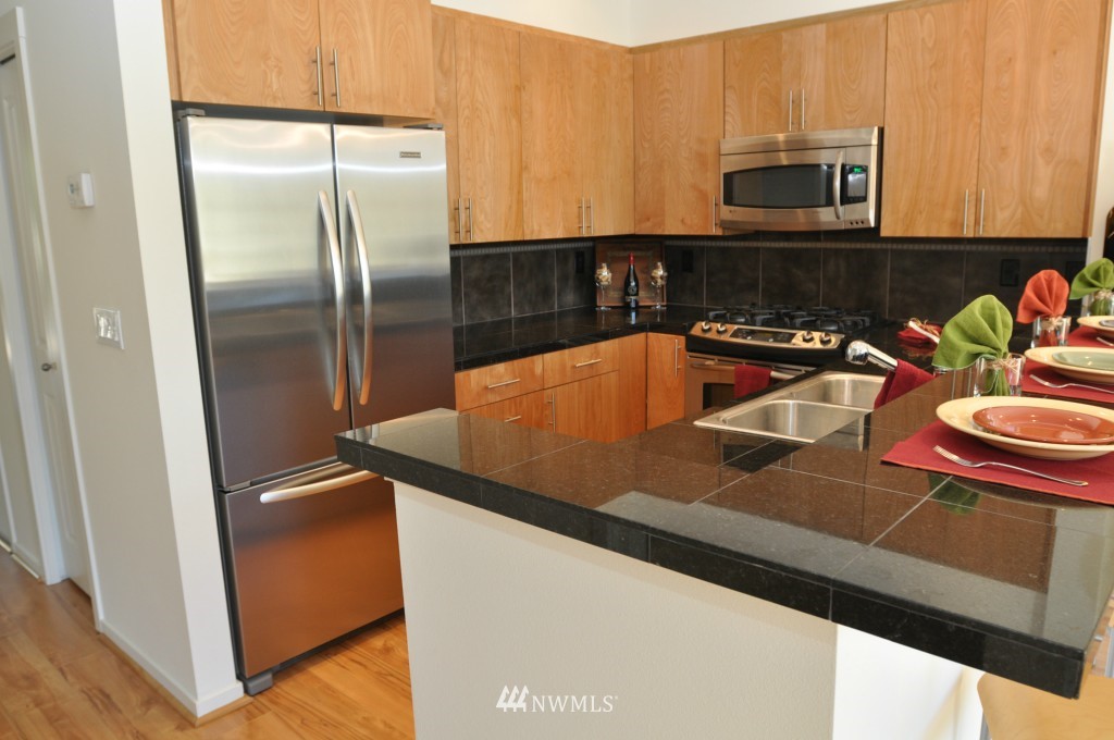 146 Cougar Ridge Road Northwest, Unit 1303 Issaquah, WA 98027 - Photo 14 of 17