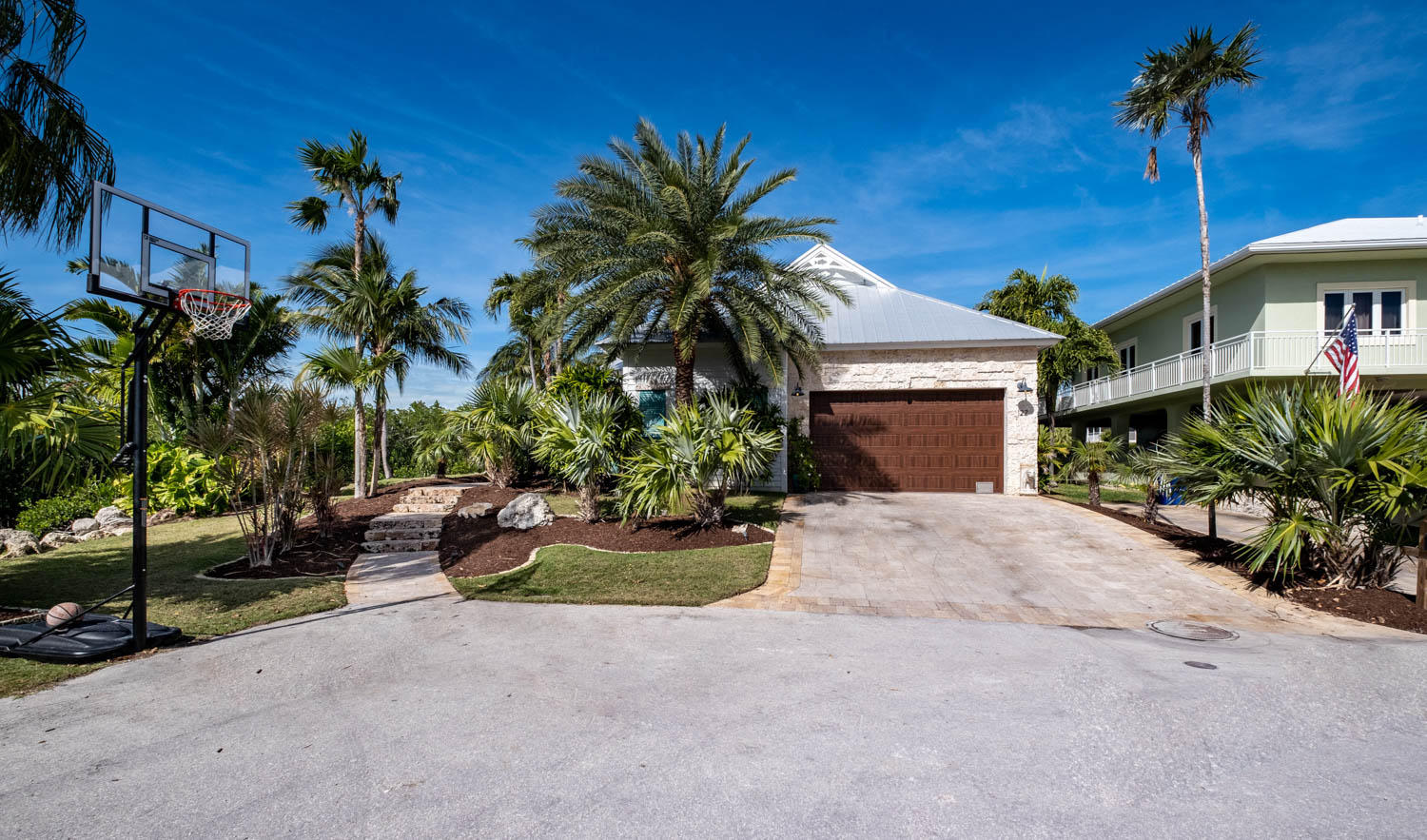 122 Spoonbill Road Tavernier, FL 33070 - Photo 33 of 63 Meticulously Landscaped