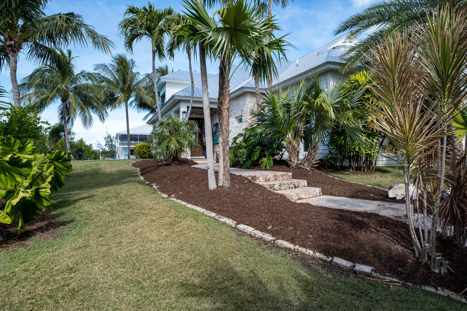122 Spoonbill Road Tavernier, FL 33070 - Photo 35 of 63 Side Yard