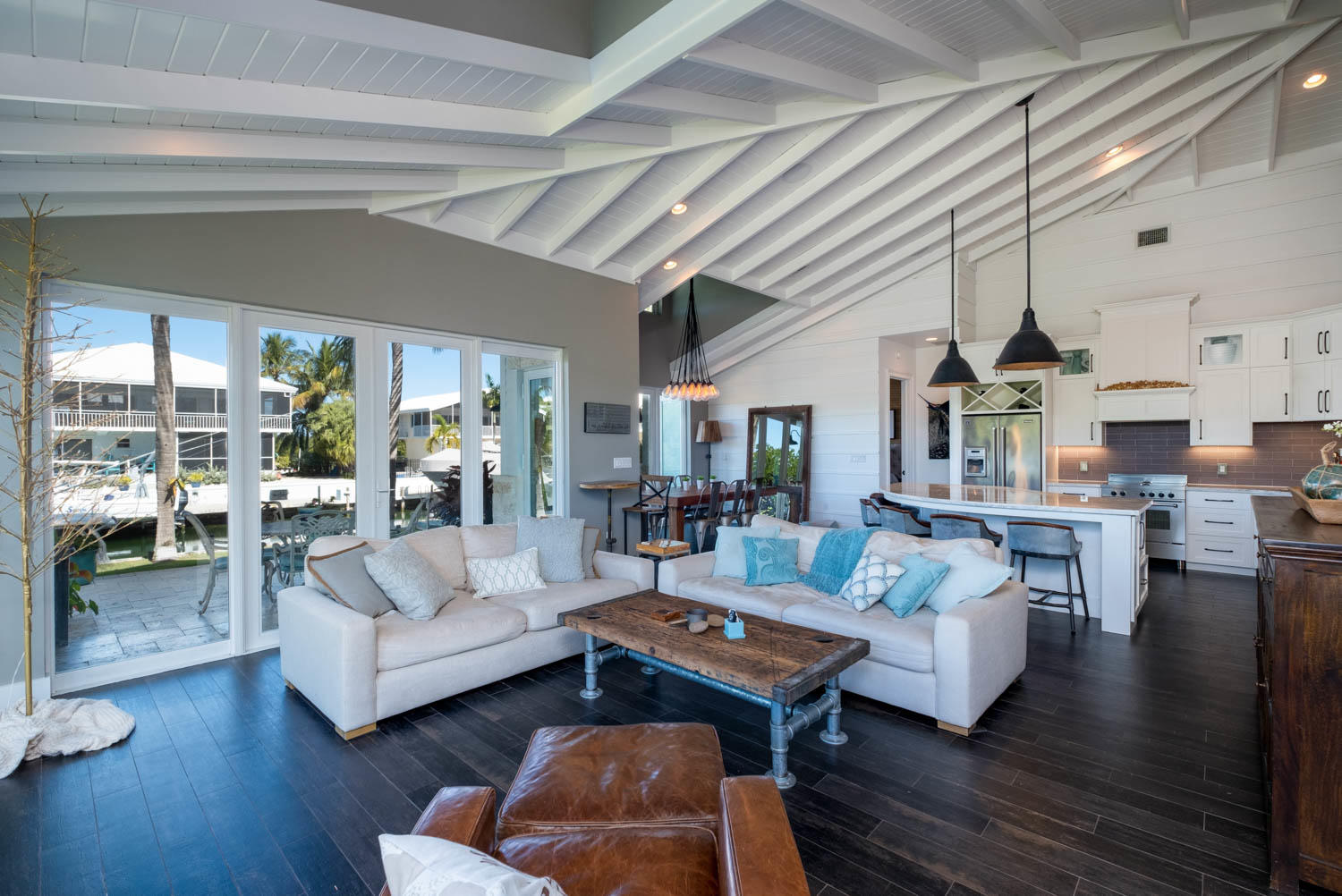 122 Spoonbill Road Tavernier, FL 33070 - Photo 10 of 63 Living Room