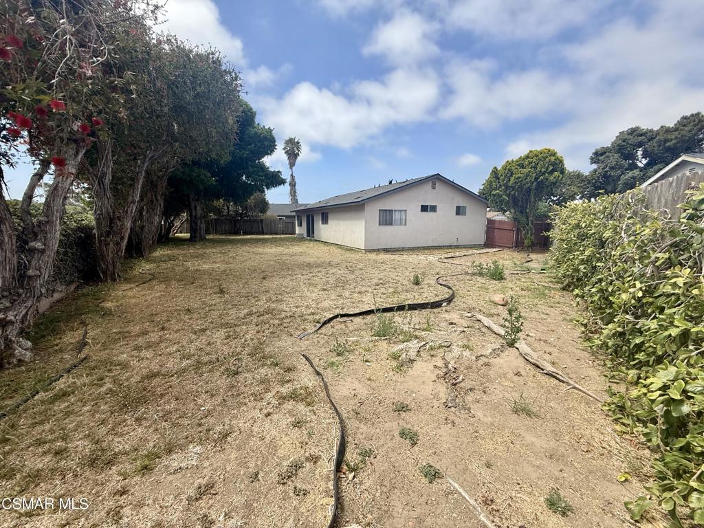 1045 Evanston Place Oxnard, CA 93033 - Photo 3 of 3