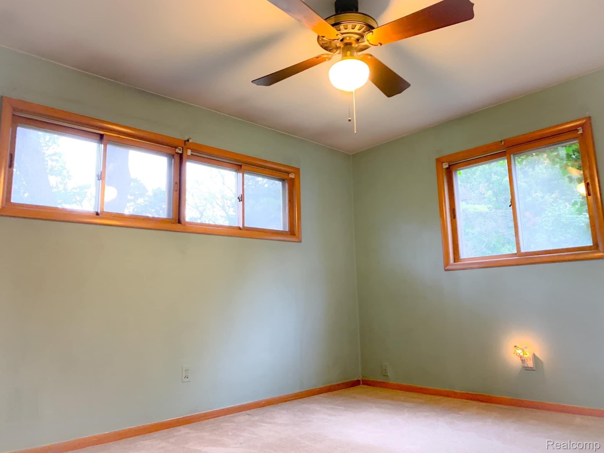 28350 Bayberry Road Farmington, MI 48331 - Photo 11 of 26 28530 BAYBERRY FARMINGTON HILLS MI (5).jpg
