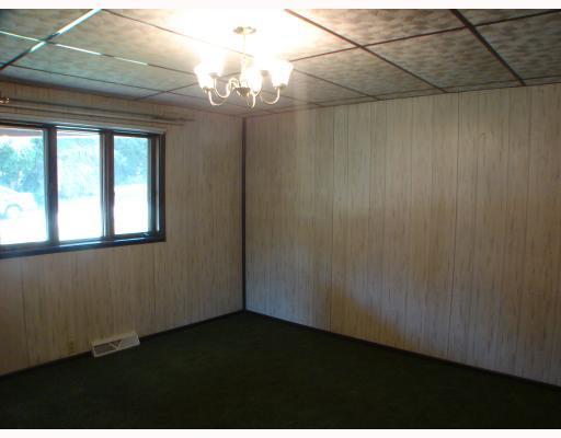 206 Bessemer Road Greensburg, PA 15601 - Photo 5 of 16 Living Room.