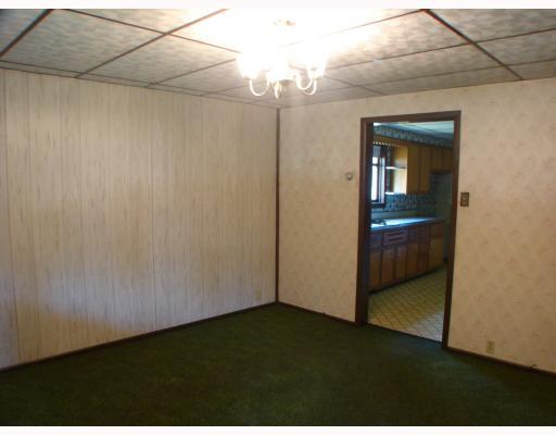 206 Bessemer Road Greensburg, PA 15601 - Photo 6 of 16 Living Room.