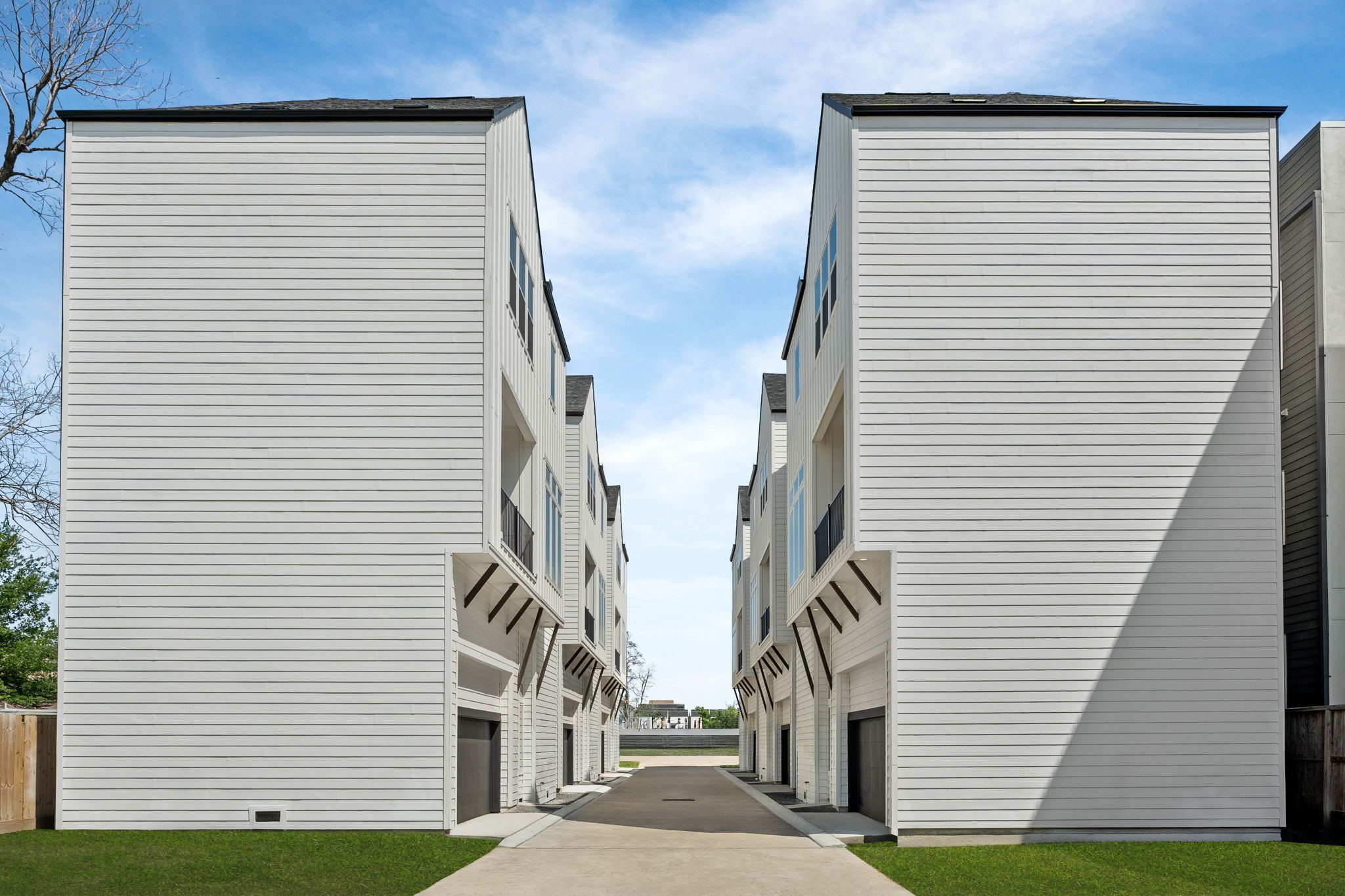 1195 West 19th Street Houston, TX 77008 - Photo 6 of 40 a view of entryway with brick walls