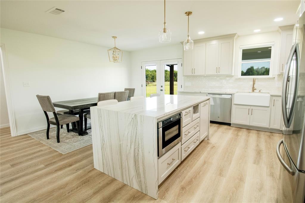 352 Private Road, Unit 36009 Honey Grove, TX 75446 - Photo 6 of 18 Dining area